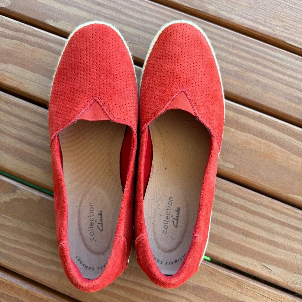 Clarks‎ Danelly Sky Rouge Red Suede Perforated Espadrille Slip On Loafers 8M NEW